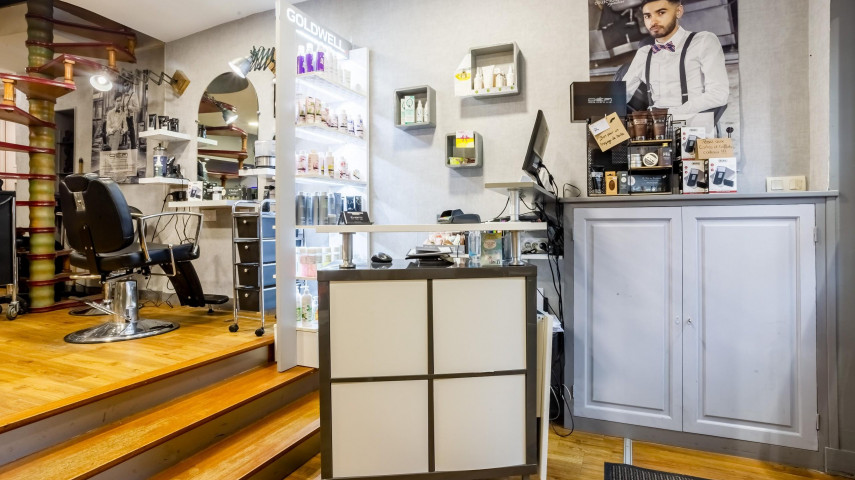 Salon de coiffure mixte et barbier à reprendre - DOMFRONT EN POIRAIE (61)
